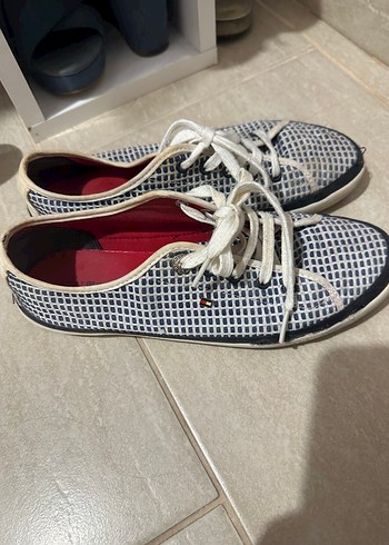 39 Beden Tommy Hilfiger. Beyaz lacivert Bağcıklı Kadın Spor Ayakkabı