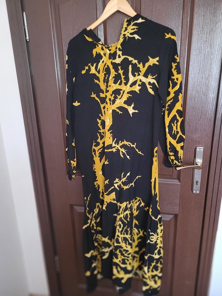 Sarı Siyah Desenli Uzun Kollu Uzun Elbise - Görsel 2