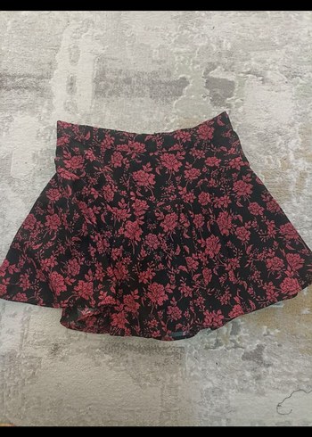 Zara Bordo Çiçek Desenli Volanlı Mini Etek