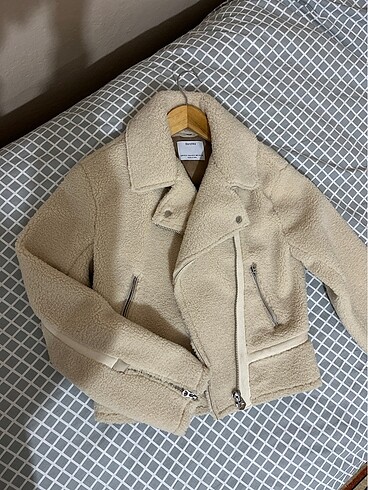 Bershka mont