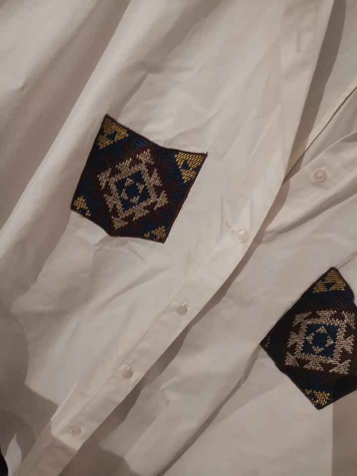 Nakışlı Beyaz Düğmeli Kadın Gömlek - Görsel 3