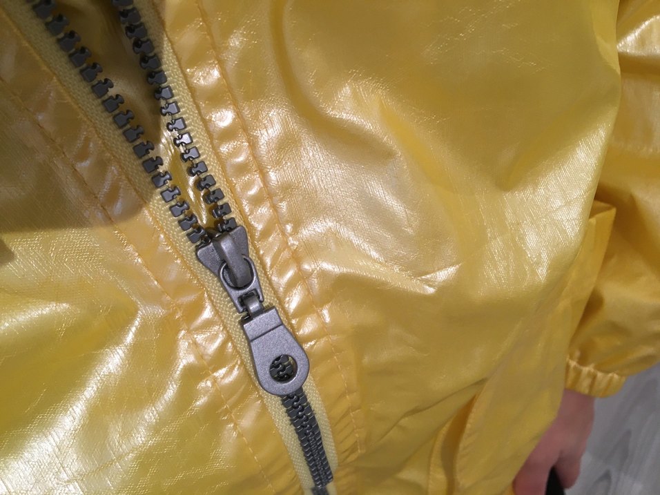 Sarı Parlak Fermuarlı Kadın Yağmurluk - Görsel 4