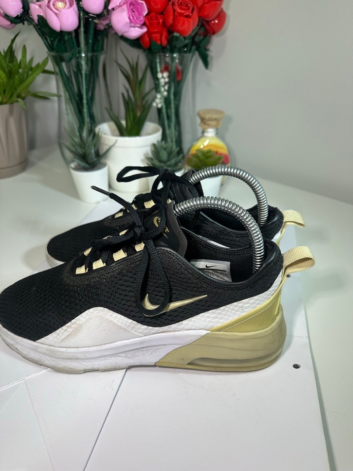 Nike Air MAX Siyah Altın Detaylı Spor Ayakkabı — görsel 3/6