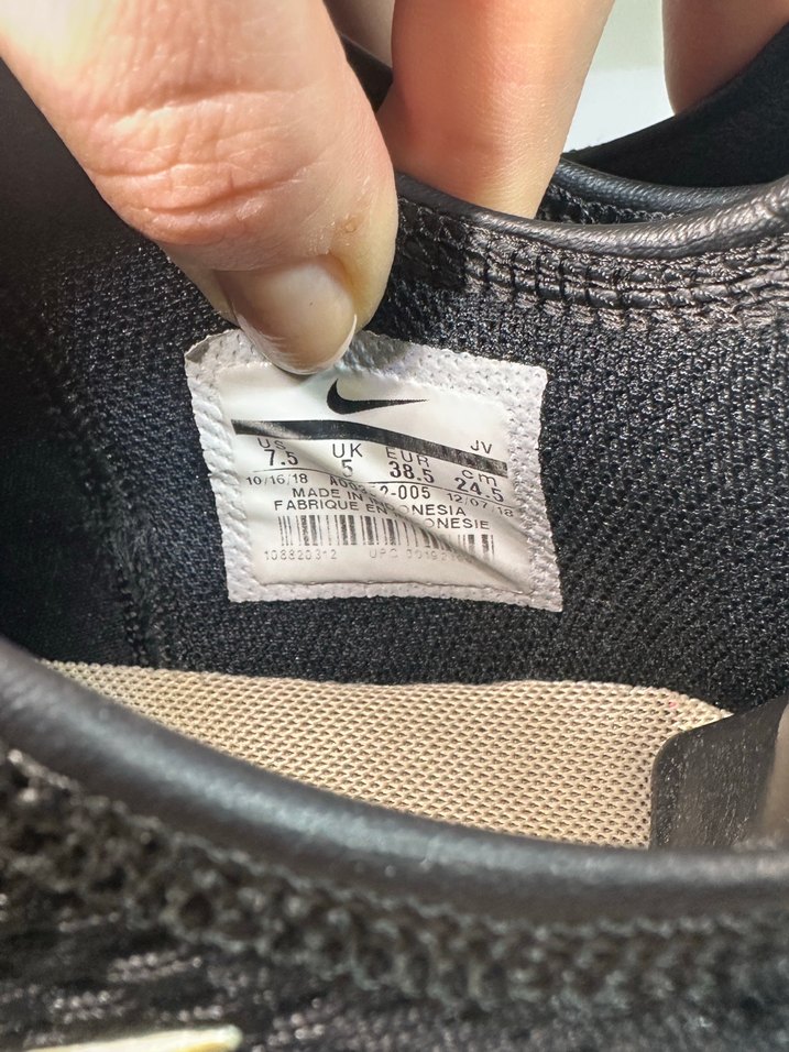Nike Air MAX Siyah Altın Detaylı Spor Ayakkabı — görsel 4/6