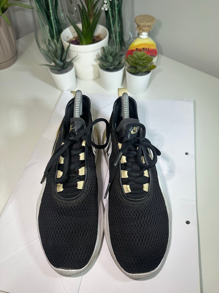 Nike Air MAX Siyah Altın Detaylı Spor Ayakkabı — görsel 2/6