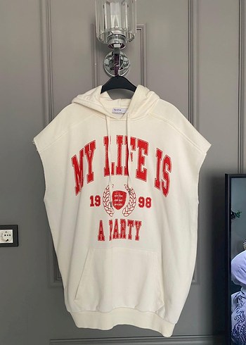 Beyaz Kapüşonlu Salaş Sweatshirt