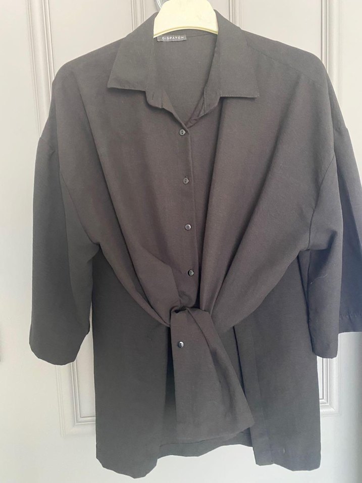 Siyah Keten Düğmeli Kısa Kollu Gömlek - Görsel 5