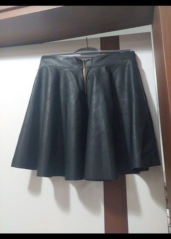 Siyah Piliseli Deri Mini Etek