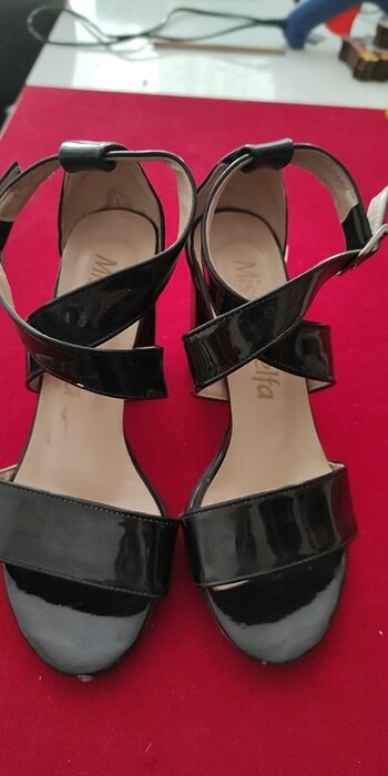 35 Beden siyah Renk Çapraz şerit topuklu ayakkabı 
