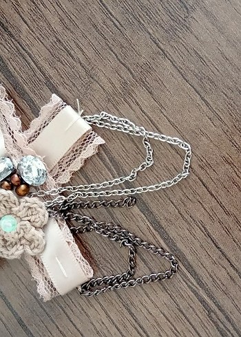 Zincir Detaylı Vintage Nakışlı Broş