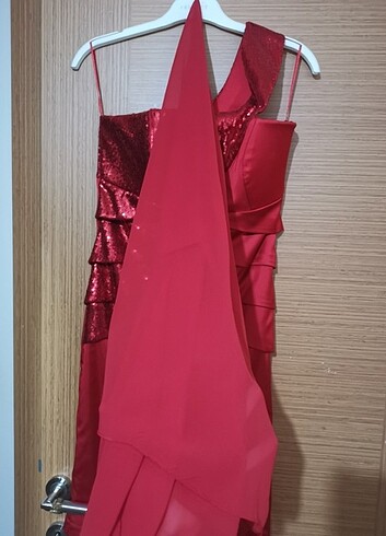 40 Beden Kırmızı Tek kol elbise