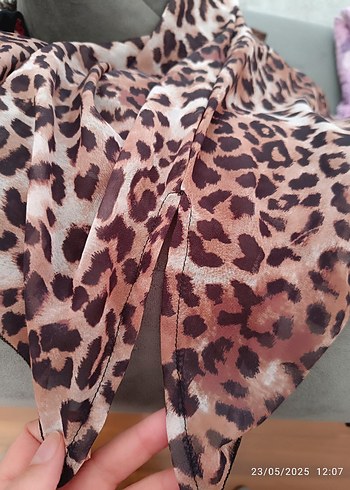 m Beden Leopar Desenli degaje yaka gecelik