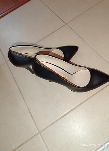 39 Beden siyah Renk Stiletto ayakkabı. Şık ayakkabı . Modatrend
