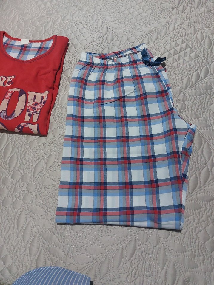 Uzun Kollu Kırmızı Baskılı Kadın Pijama Takımı - Görsel 3