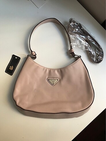 Prada model çanta