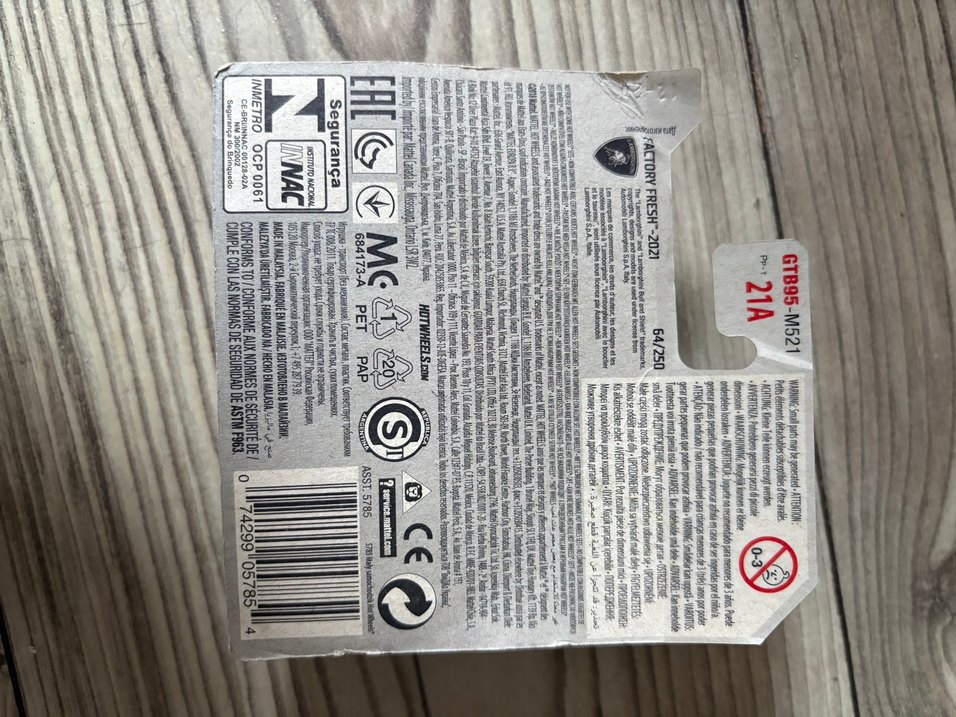 Hot Wheels 17 Lamborghini Urus - Görsel 2