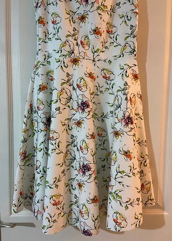 Çiçek Desenli Beyaz Midi Bohem Elbise - Görsel 3