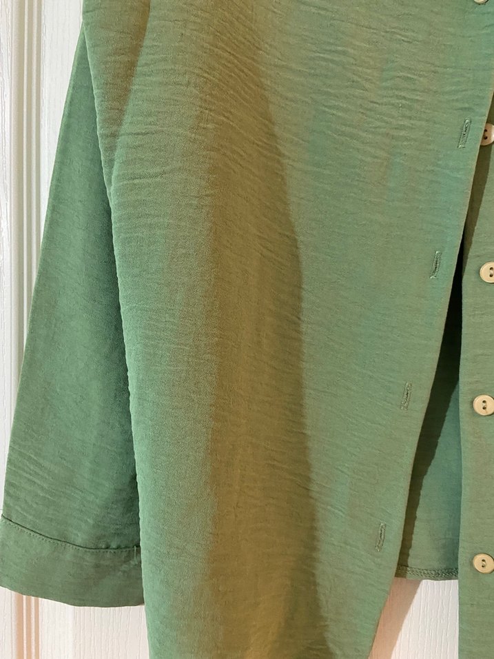 Düğmeli Yeşil Kadın Gömlek - Görsel 4