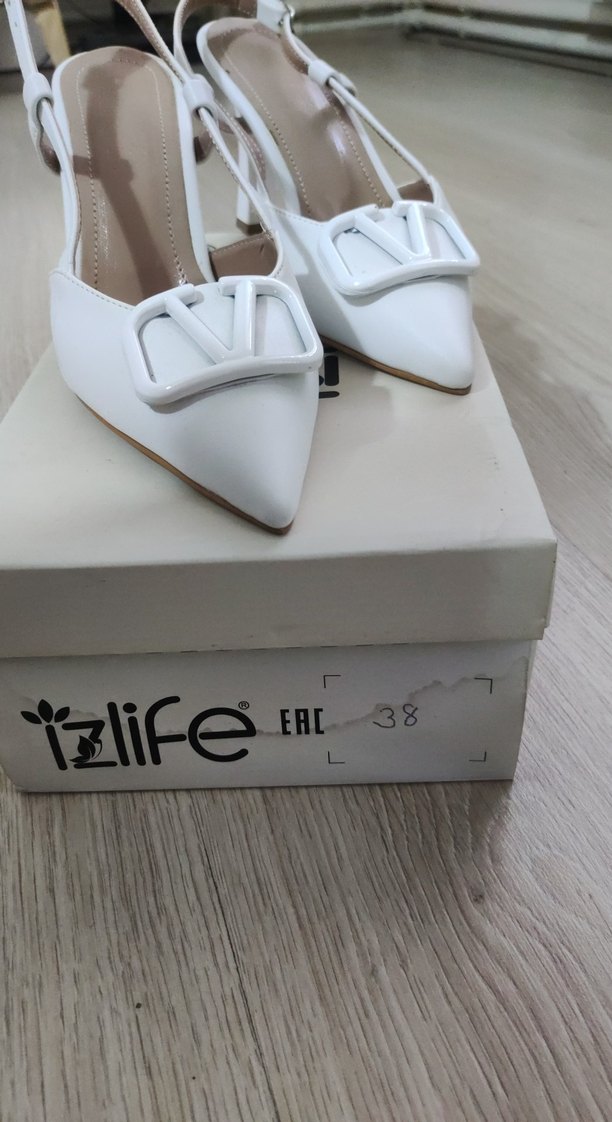 Beyaz Tokalı Stiletto Topuklu Kadın Ayakkabı - Görsel 2