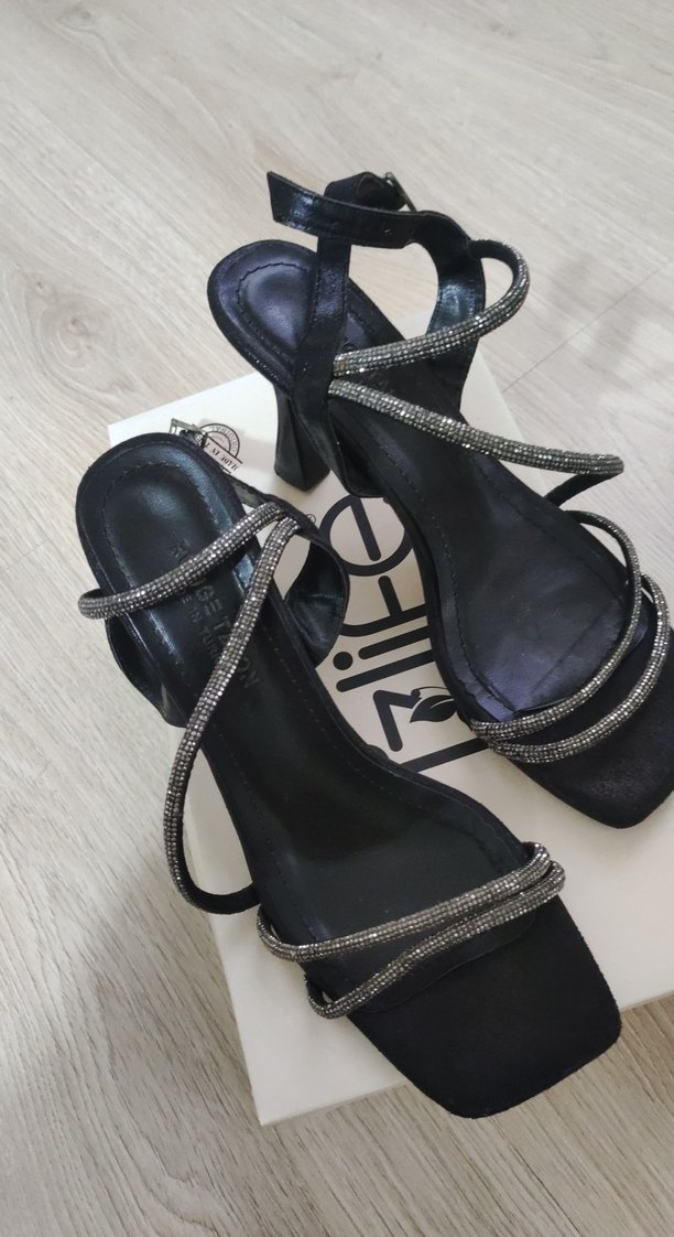 Siyah Yılan Desenli Stiletto Topuklu Sandalet - Görsel 2