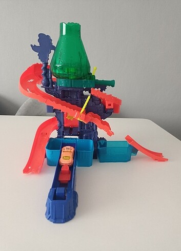 HOT WHEELS ÇILGIN LABORATUVAR SETİ