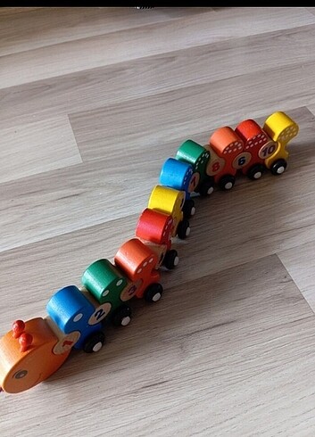 Ahşap tren oyuncak