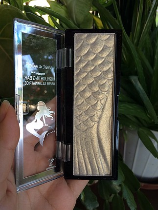 universal Beden Wet n Wild Highlighting Bar