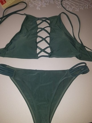 yesil bikini