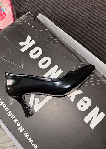 Siyah Parlak Stiletto