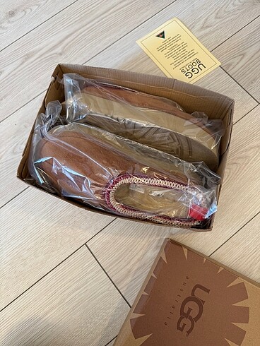 Ugg Tazz 40 numara