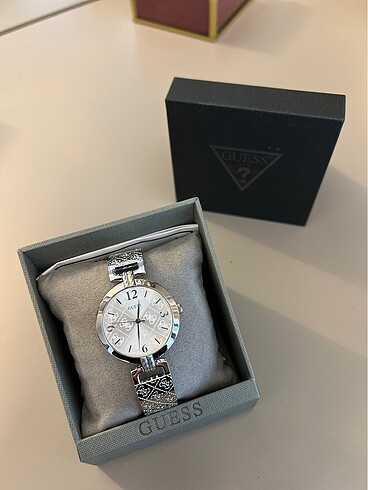 Guess Guess saat
