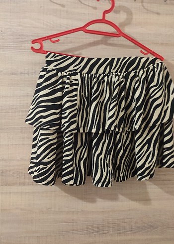 Diğer zebra desenli katlı etek