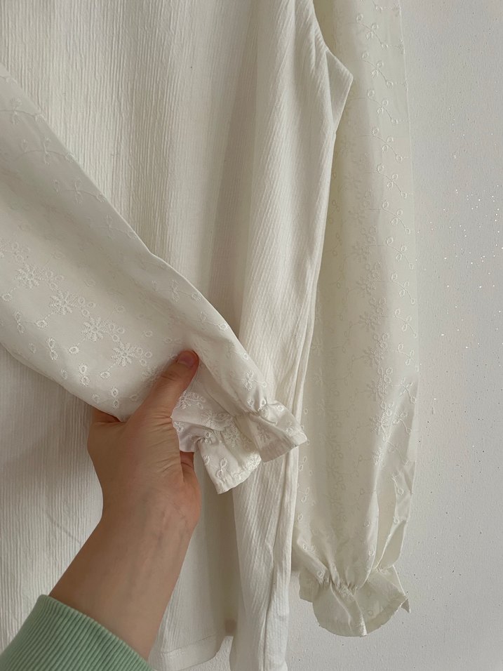LCW Kadın Beyaz Keten Uzun Kollu Fırfırlı Bluz - Görsel 4