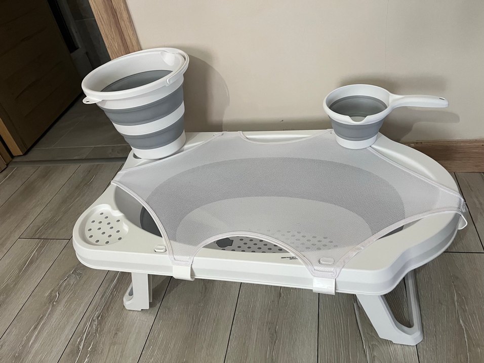 Gri ve Beyaz Bebek Alt Değiştirme Masası - Görsel 2