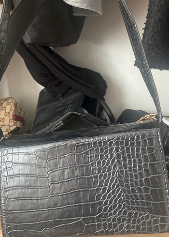 Zincir Detaylı Yılan Baskılı Siyah Çanta - Görsel 5