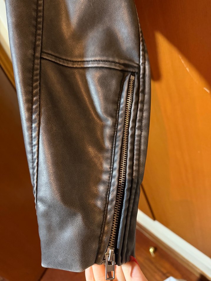 Zara Siyah Deri Biker Ceket — görsel 4/7
