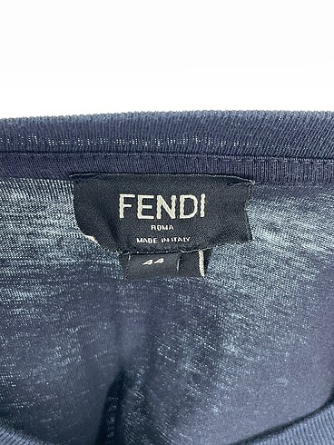 44 Beden lacivert Renk Fendi T-shirt %70 İndirimli.