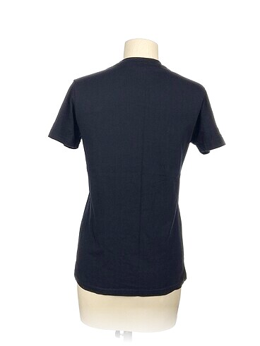 44 Beden Fendi T-shirt %70 İndirimli.