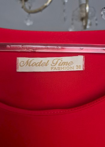 Vintage kırmızı düğmeli hamile bluzu