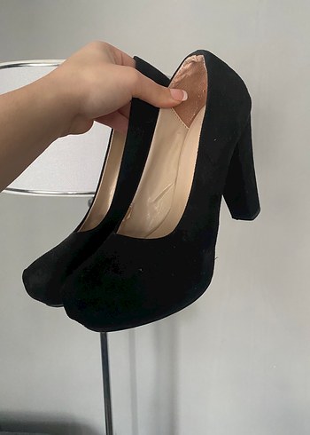 Siyah Süet Gotik Topuklu Kadın Ayakkabı - Görsel 2