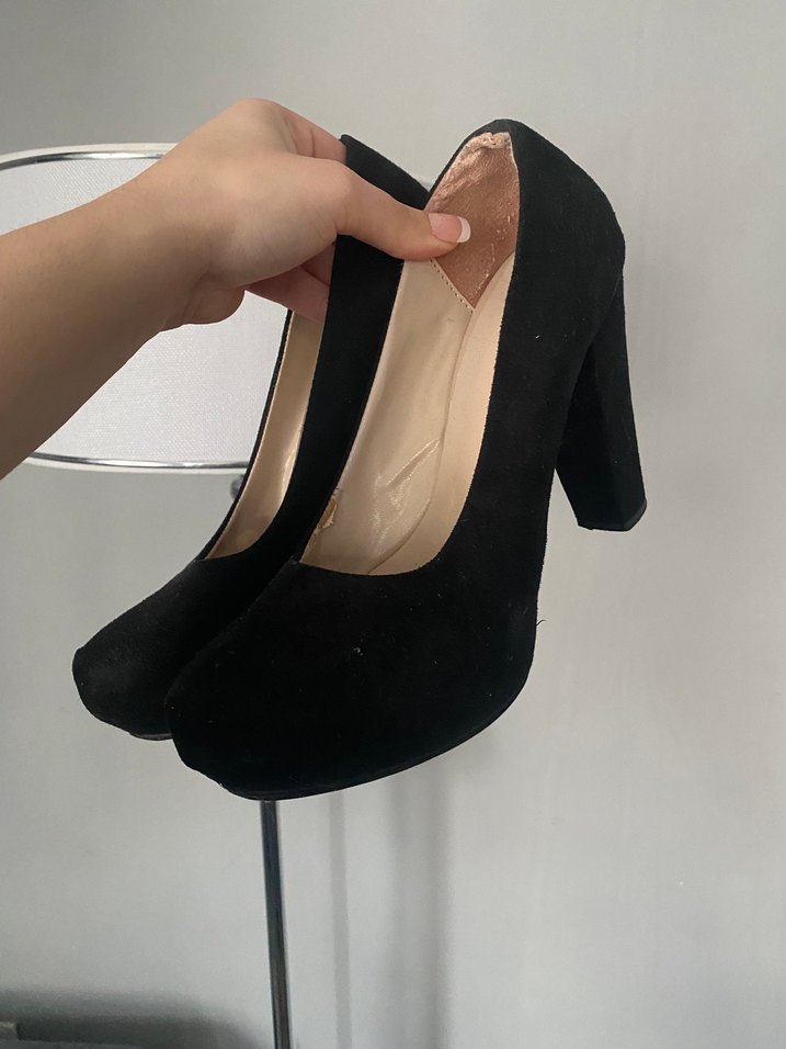 Siyah Süet Gotik Topuklu Kadın Ayakkabı - Görsel 2