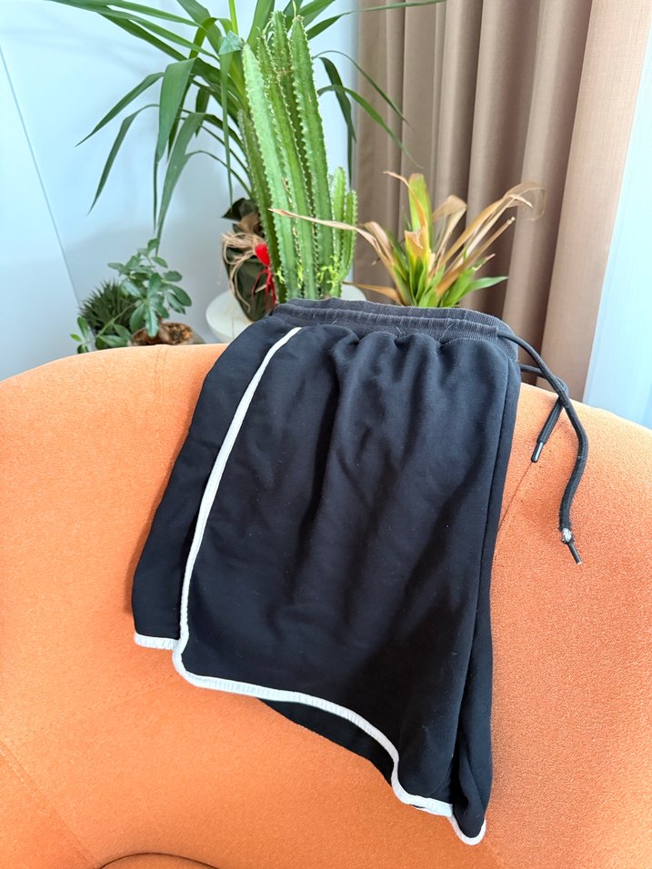 Kadın Siyah Bağcıklı Mini Spor Şort - Görsel 4