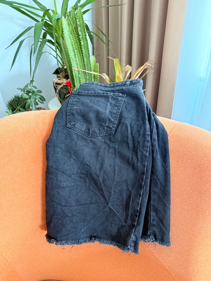 Siyah Rahat Kesim Denim Kız Şortu - Görsel 3