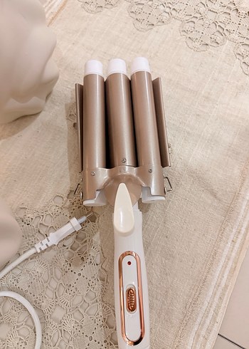 Bej Renkli Üç Varilli Saç Şekillendirici - Görsel 2