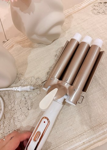 Bej Renkli Üç Varilli Saç Şekillendirici - Görsel 3