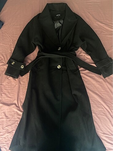 SUUD COLLECTION SİYAH YIRTMAÇLI KABAN
