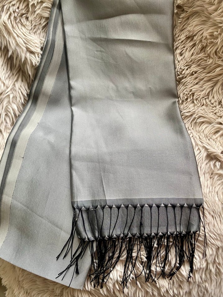 Gri İpek Dokulu Kadın Şal - Görsel 5