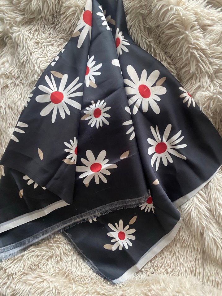 Çiçek Desenli Kadın eşarp - Görsel 4