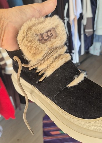 ugg Kahverengi Süet Tüylü Dolgu Topuklu Bot