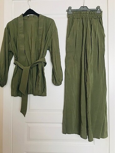 Yeşil bol pantolon kimono üst salaş takım